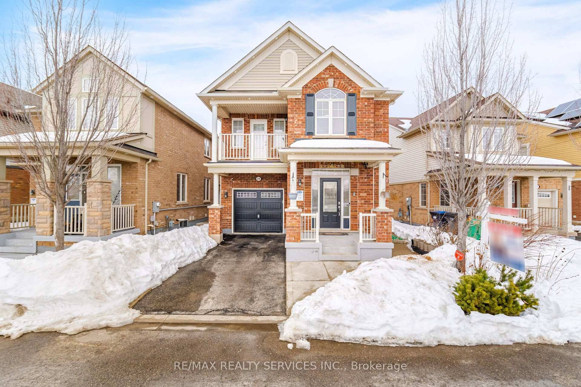 DETACHED HOUSE WITH 2 BR LEGAL BASEMENT APARTMENT Introducing a rare beauty located in the prime neighborhood of Brampton.