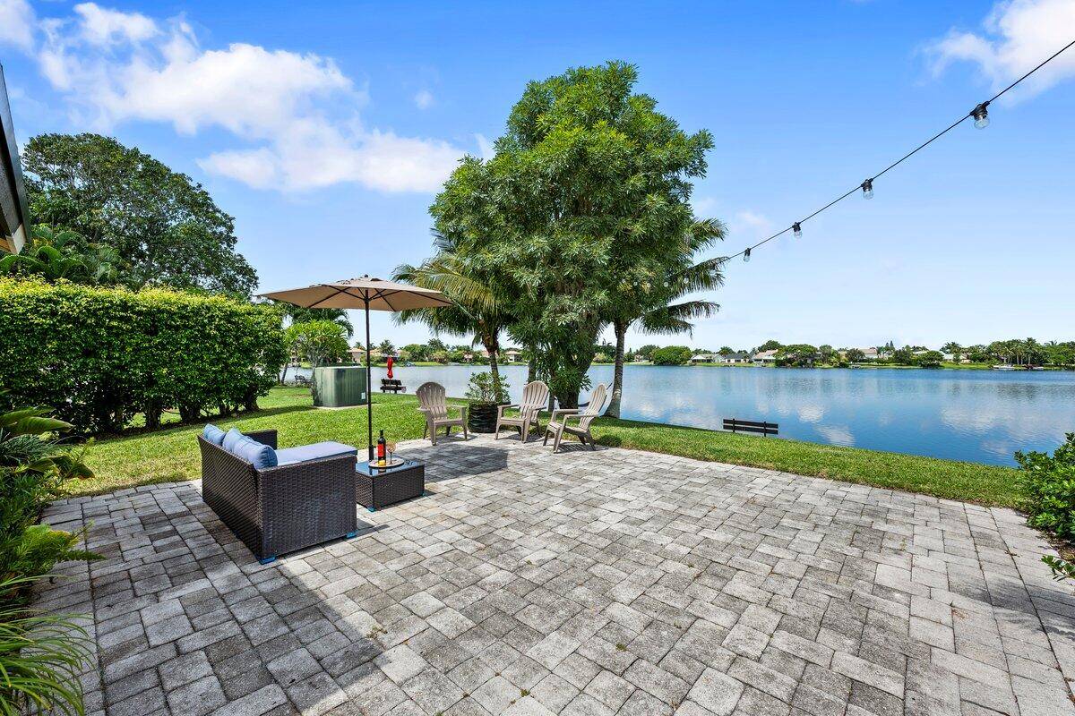 Step into this beautifully maintained and tastefully remodeled 3 bedroom, 2 bath seasonal rental located in the heart of Wellington.