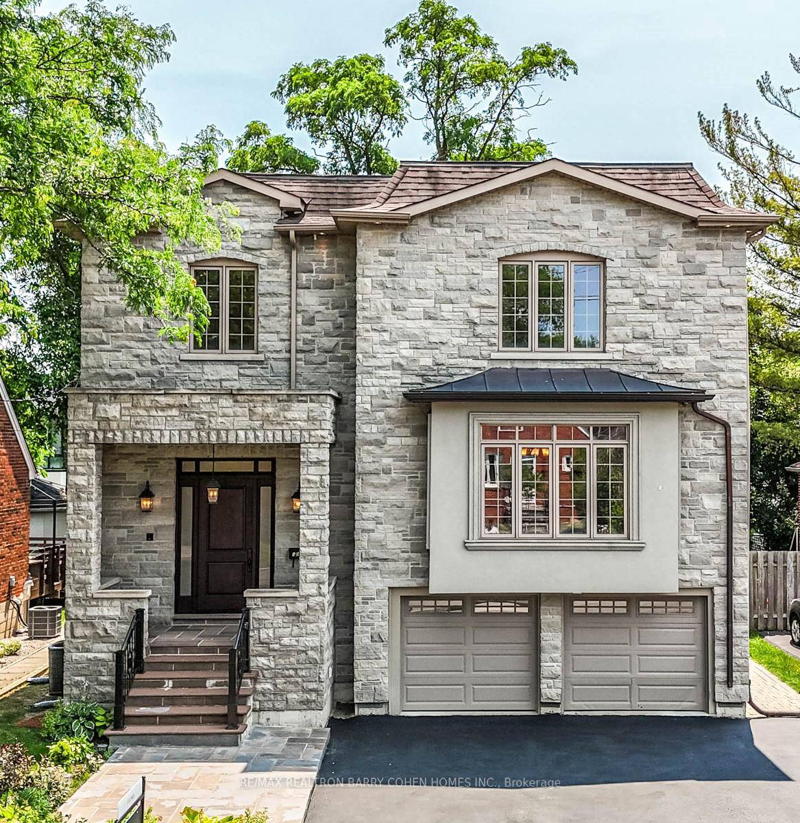 This Magnificent Custom Built Residence Combines Luxury, Space amp ; Location.