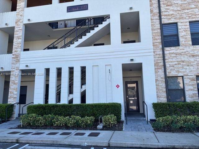 Beautiful 3 bedroom 2 bathroom condo in Apex at Park Central Doral.