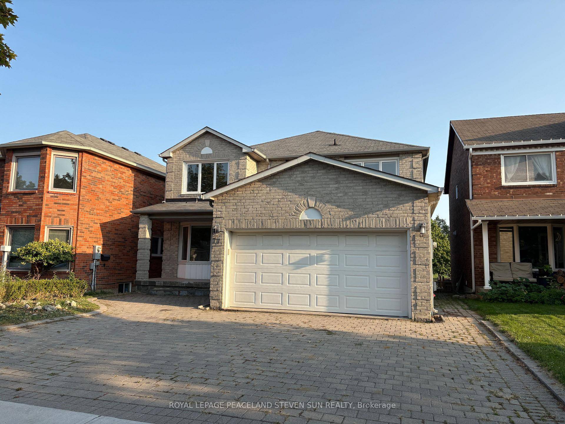 Thornhill 4 2 Bedroom 4 Bathroom 2 Kitchens 2 Garage Walk Out Basement Detached Home Located At The Prestigious Uplands Neighbourhood, Over 4000 Sf Of Living Space.