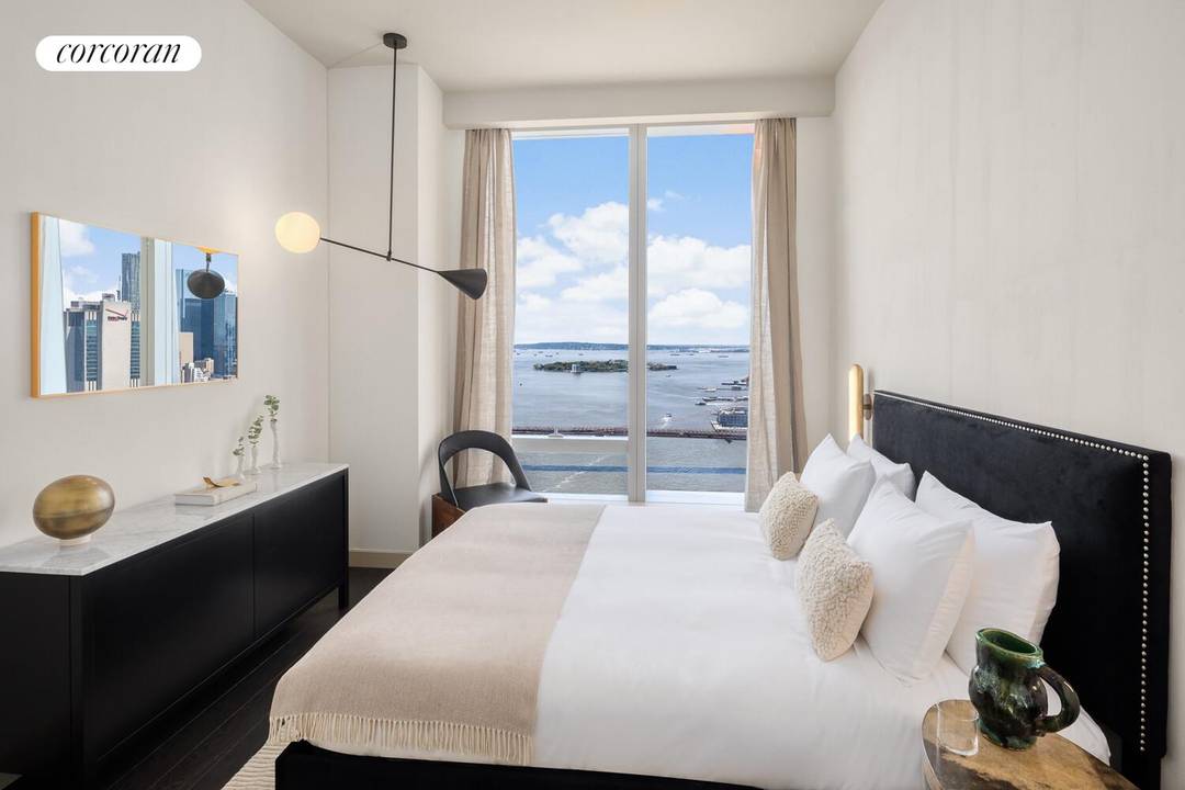 ONE MANHATTAN SQUARE OFFERS ONE OF THE LAST 20 YEAR TAX ABATEMENTS AVAILABLE IN NEW YORK CITY Sponsor Incentive FOR A LIMITED TIME ON ALL NEWLY SIGNED CONTRACTS AS OF ...