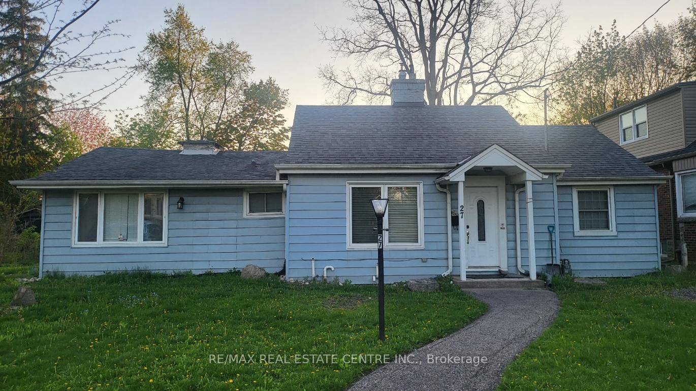 Incredible property for families or student housing, walking distance to McMaster University !