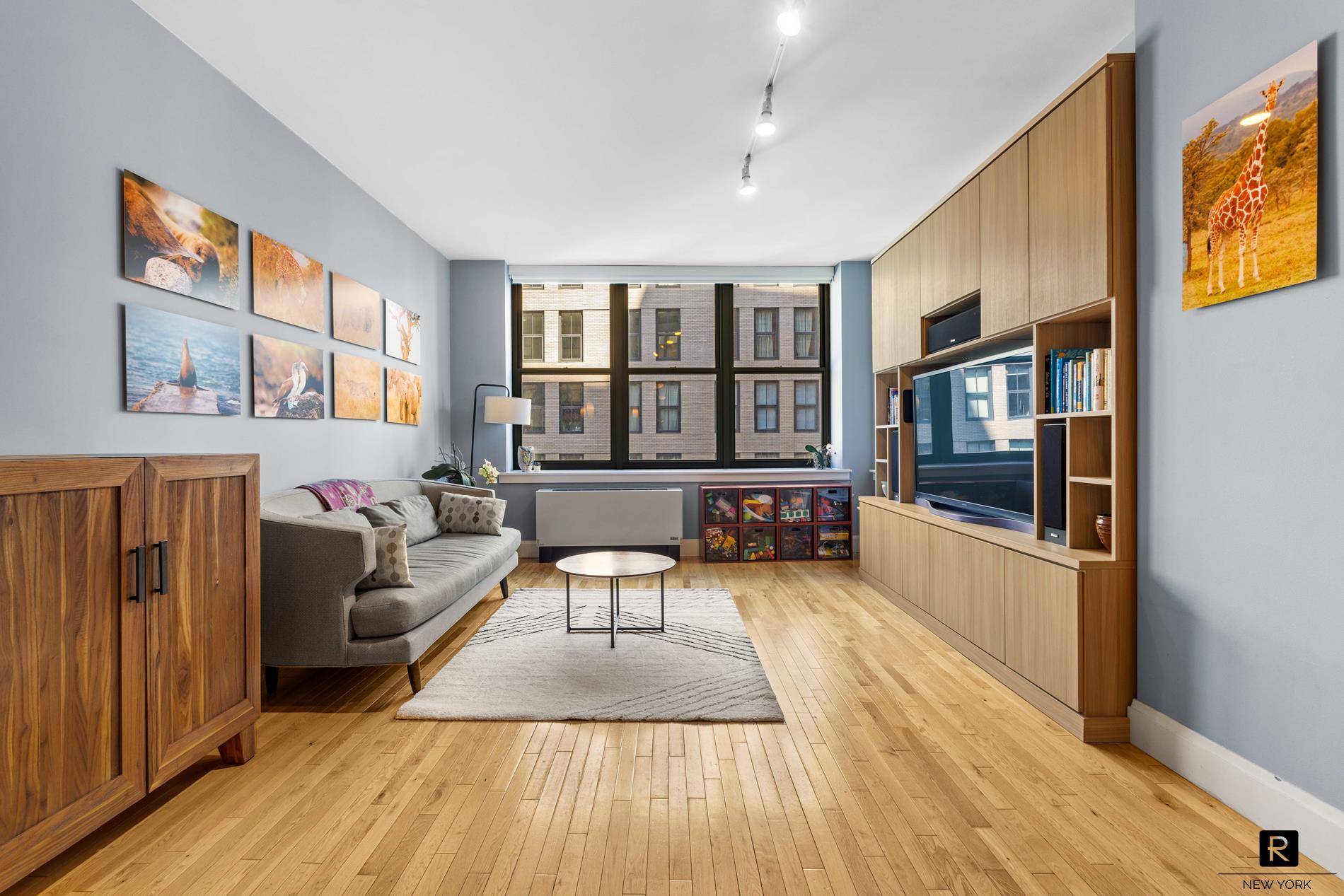 Welcome to Lookout Hill Condominium, where a luxurious lifestyle awaits you !