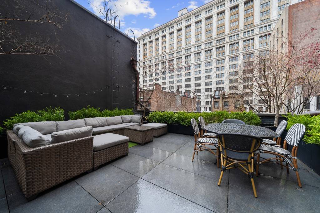 Outdoor lovers delight ! Tucked away on an idyllic and quiet block just off of Irving Place, this thoughtfully designed duplex penthouse offers a rare combination of refined indoor living ...