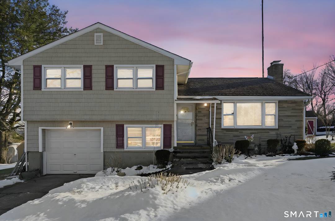 Located in Stratford's desirable North End, this 1, 282 square foot split level home offers 3 bedrooms, 1.