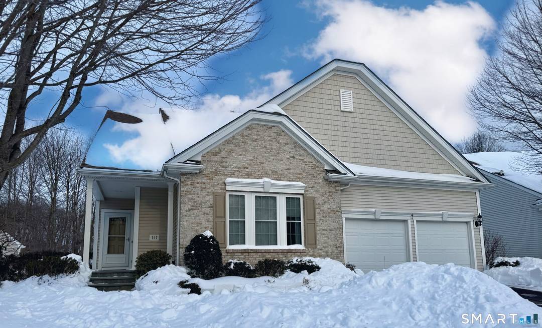 Welcome to Oxford Greens, where refined living meets resort style amenities.