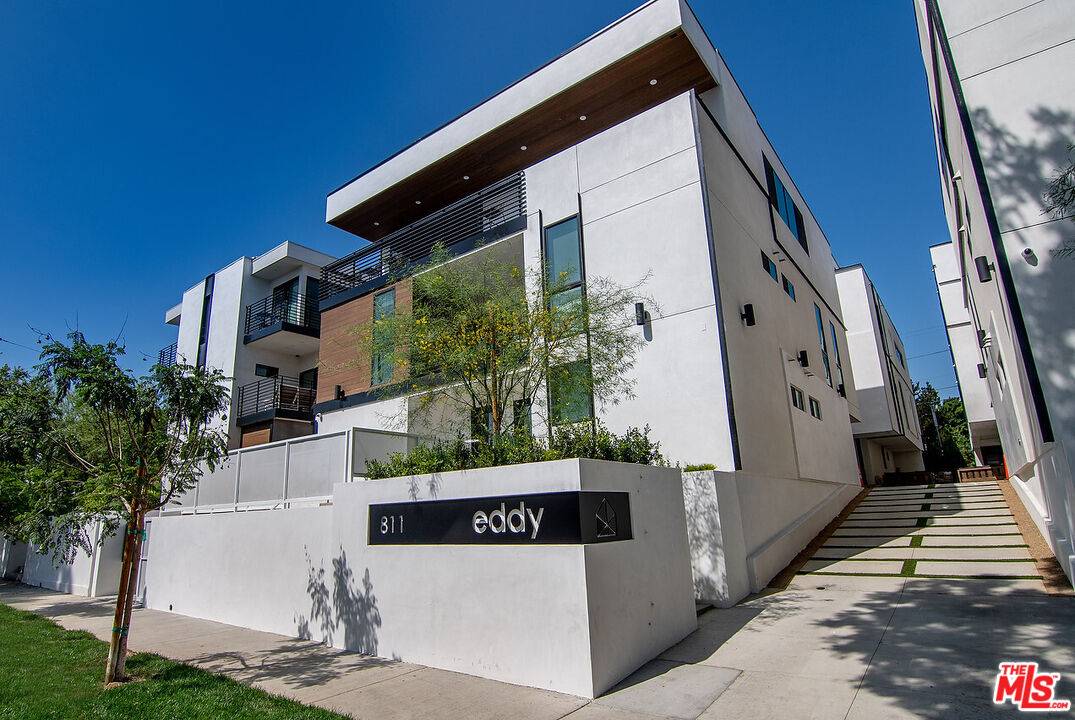 811  N Harvard Blvd 40BR La