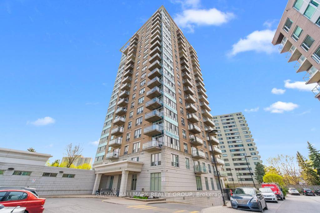70 Landry unit 605 not too high, not too low, this 1 bedroom plus den is in immaculate condition.
