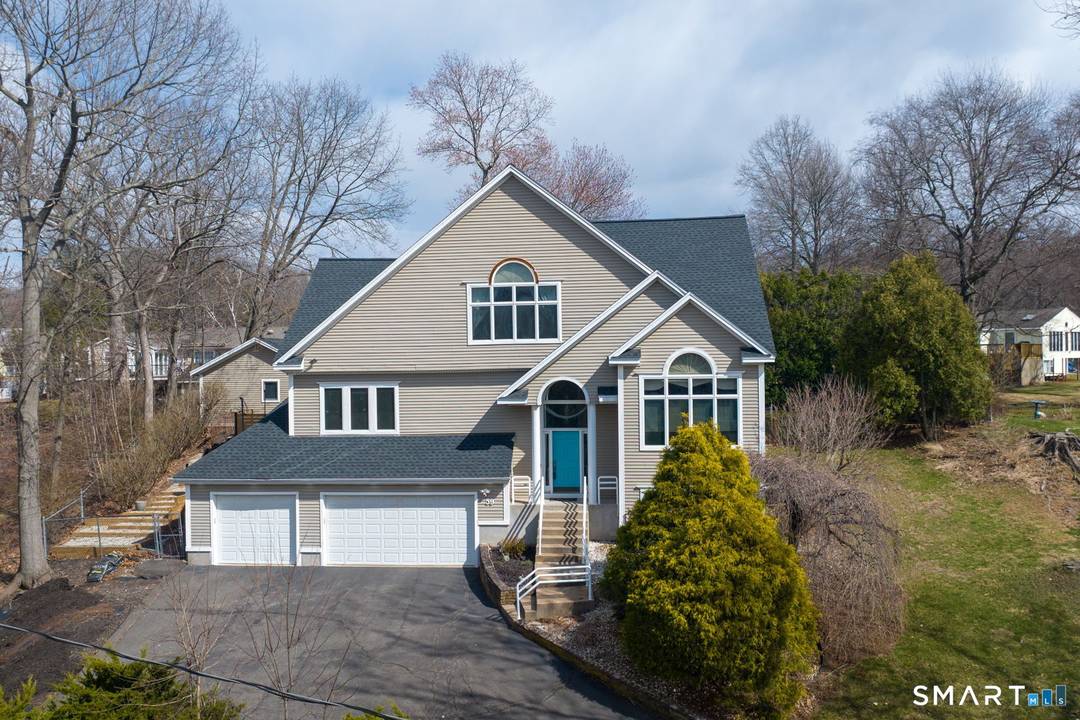 HIGHEST AND BEST OFFER DEADLINE OF 4PM ON 4 4 Experience refined modern living in this striking 3 4 bedroom contemporary home set in the heart of Berlin Connecticut's geographic ...
