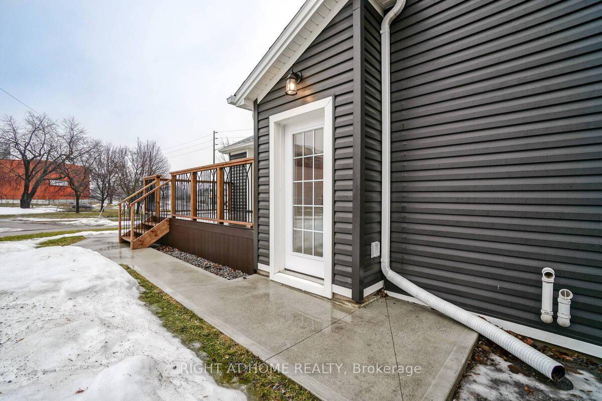 Look No Further And Come Home To A Recently Renovated Open Concept Bachelor Apartment.