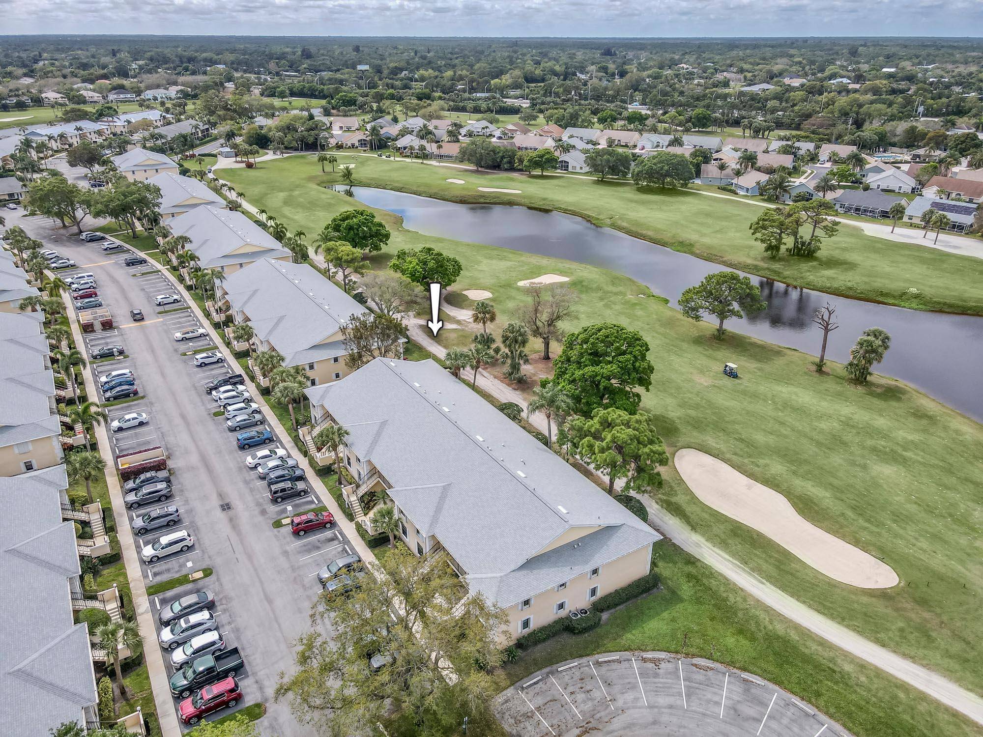 Welcome to this inviting golf view unit !