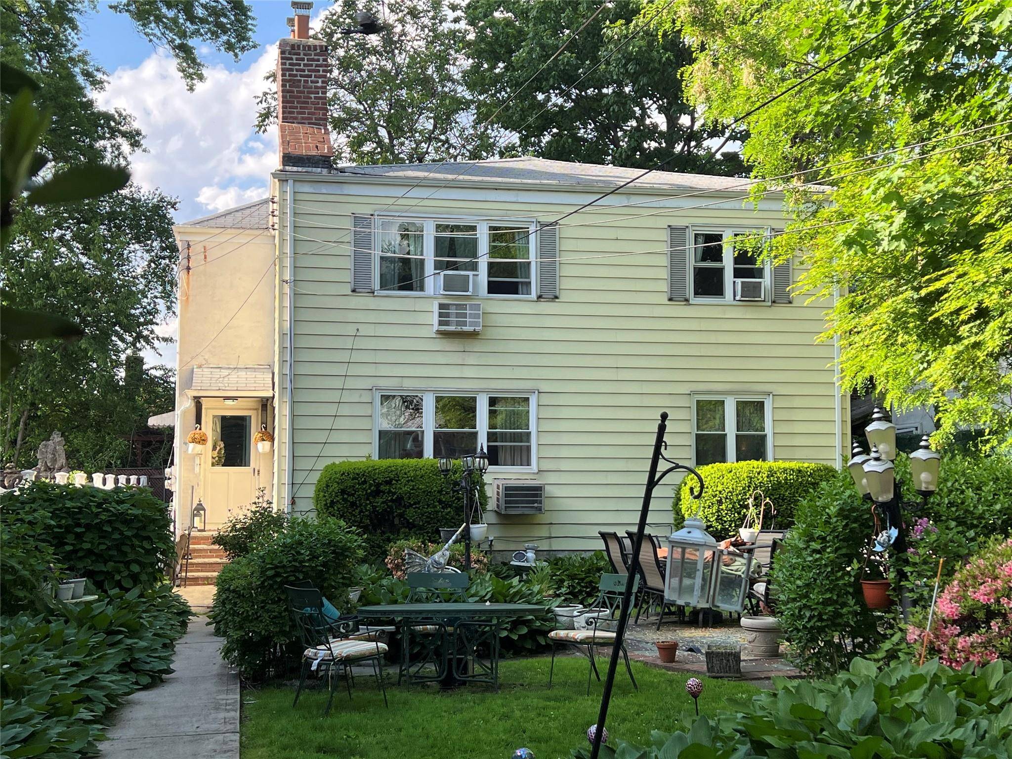Well Maintained 2 Family in Prime Auburndale Flushing !
