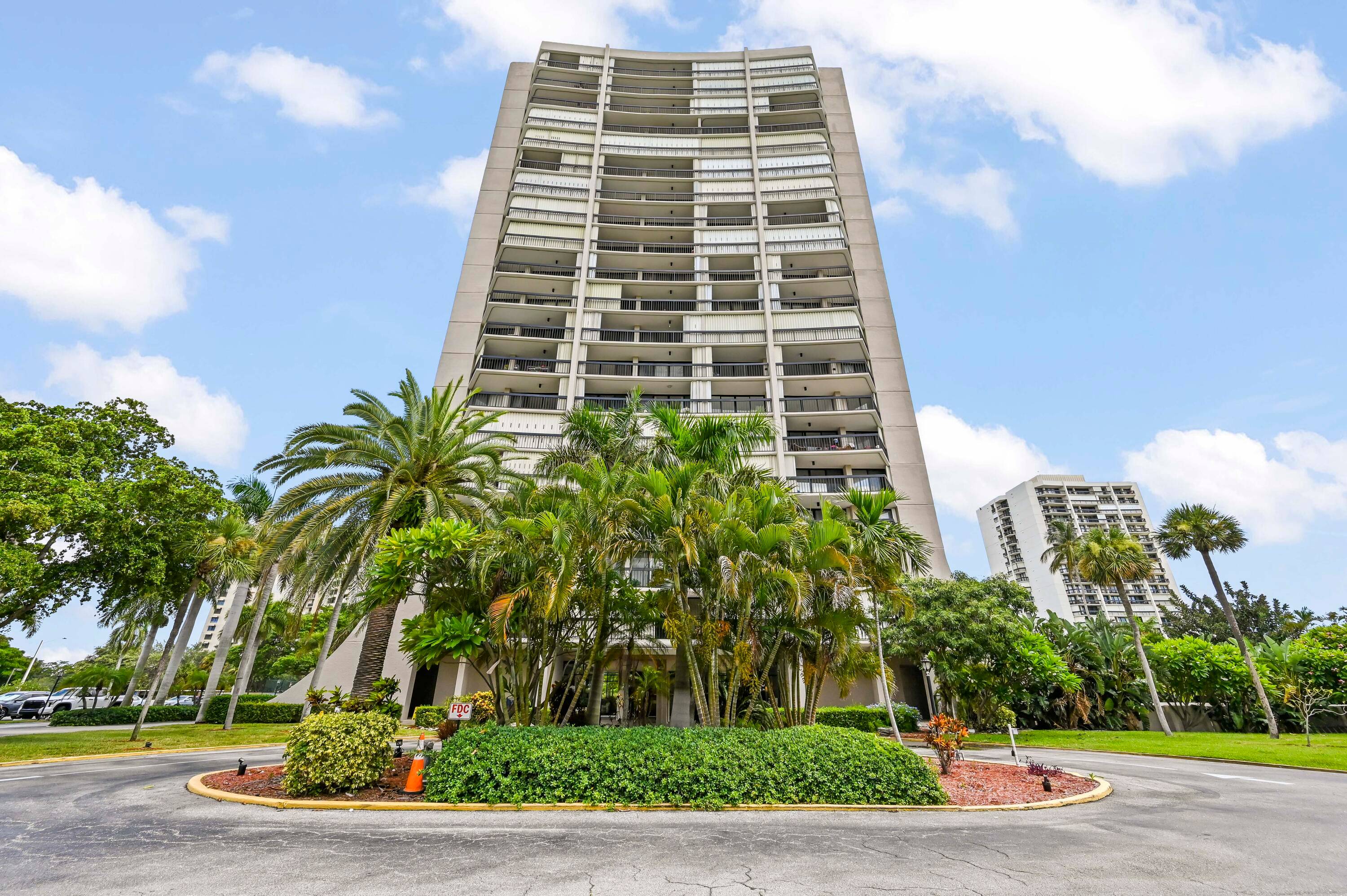 Live in style on the 10th floor of the Jefferson Tower at Lands of the President, one of West Palm Beach's most desirable gated communities.