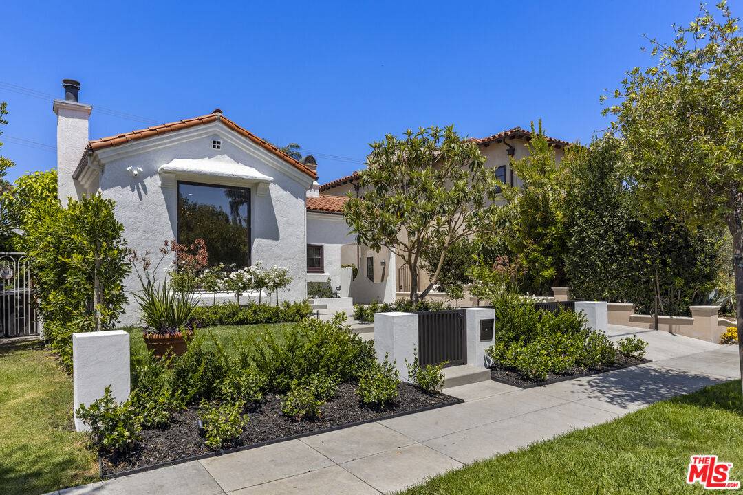 8607   Clifton Way 3BR Beverly Grove La