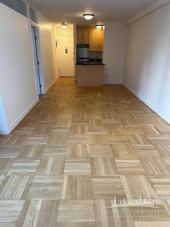 Junior 1 bed in a luxury doorman building !