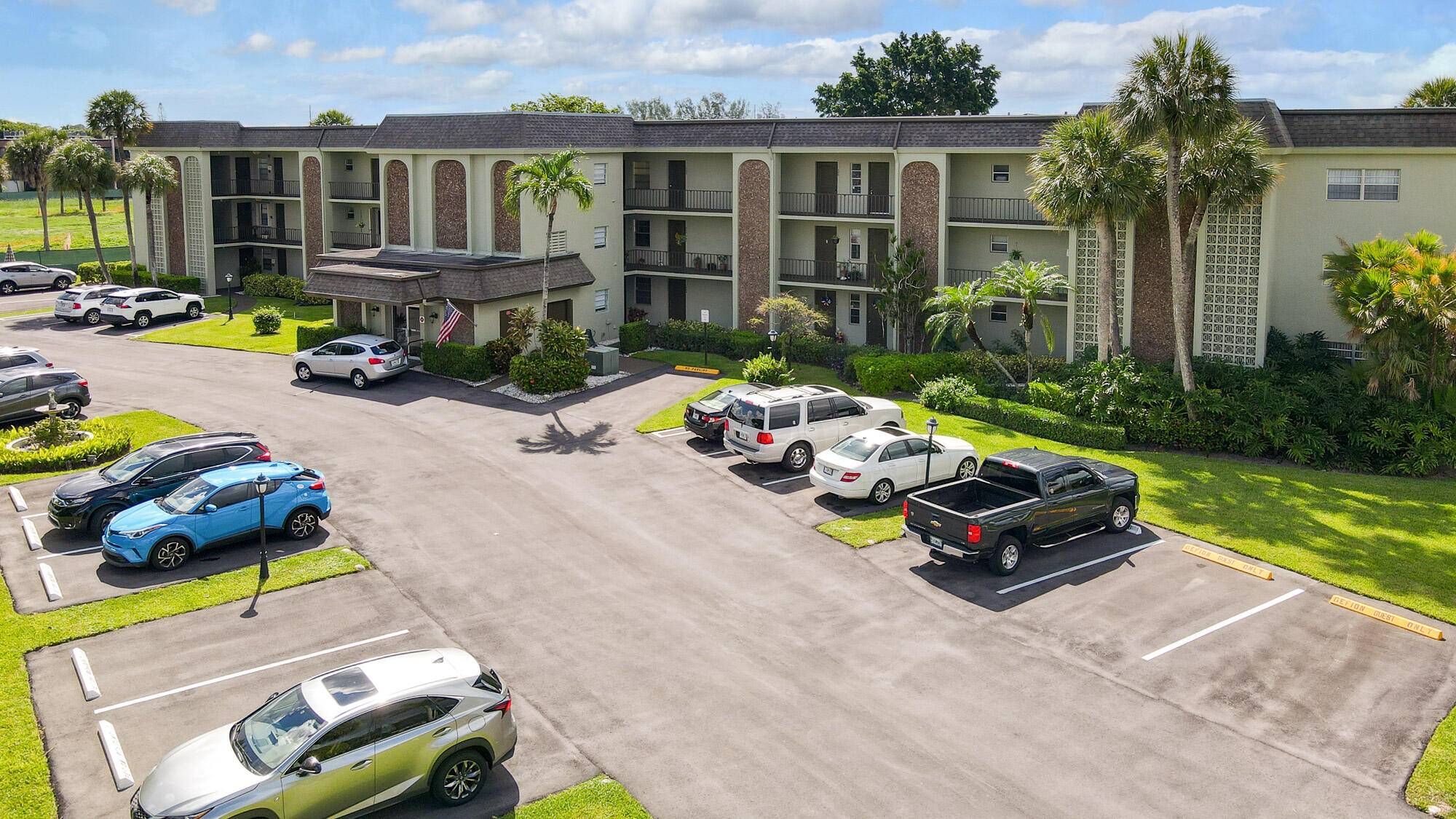 This condo will not disappoint.