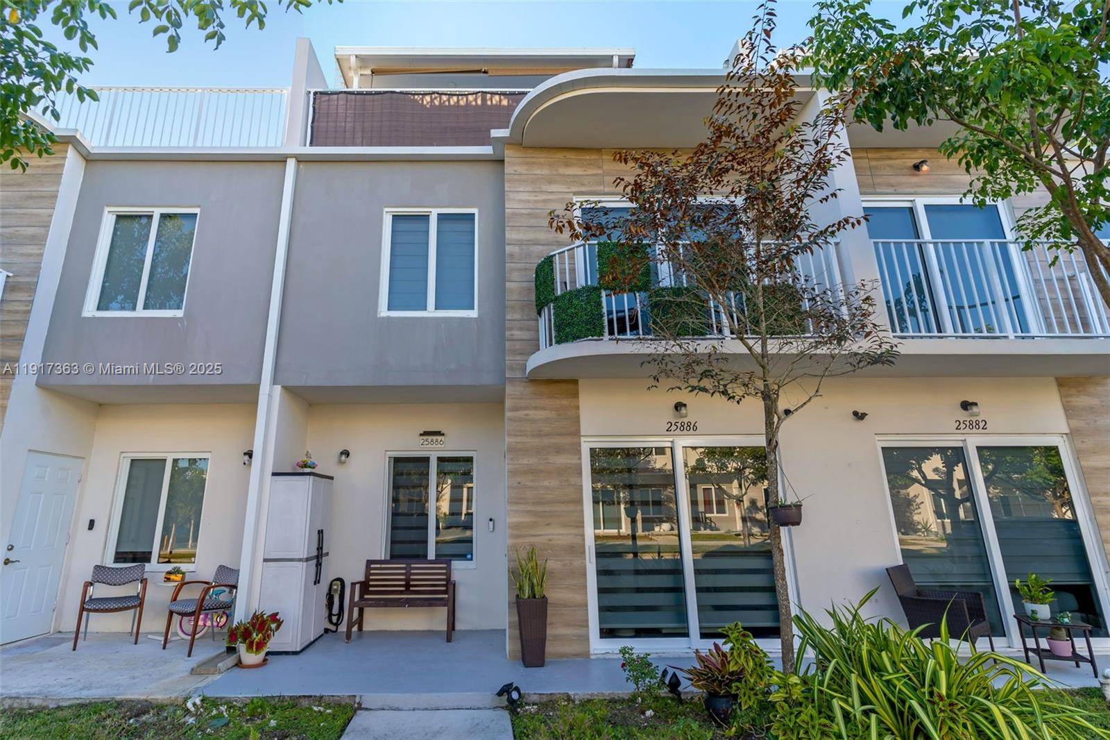 Step into modern living in this 2022 tri level 4BD 3.