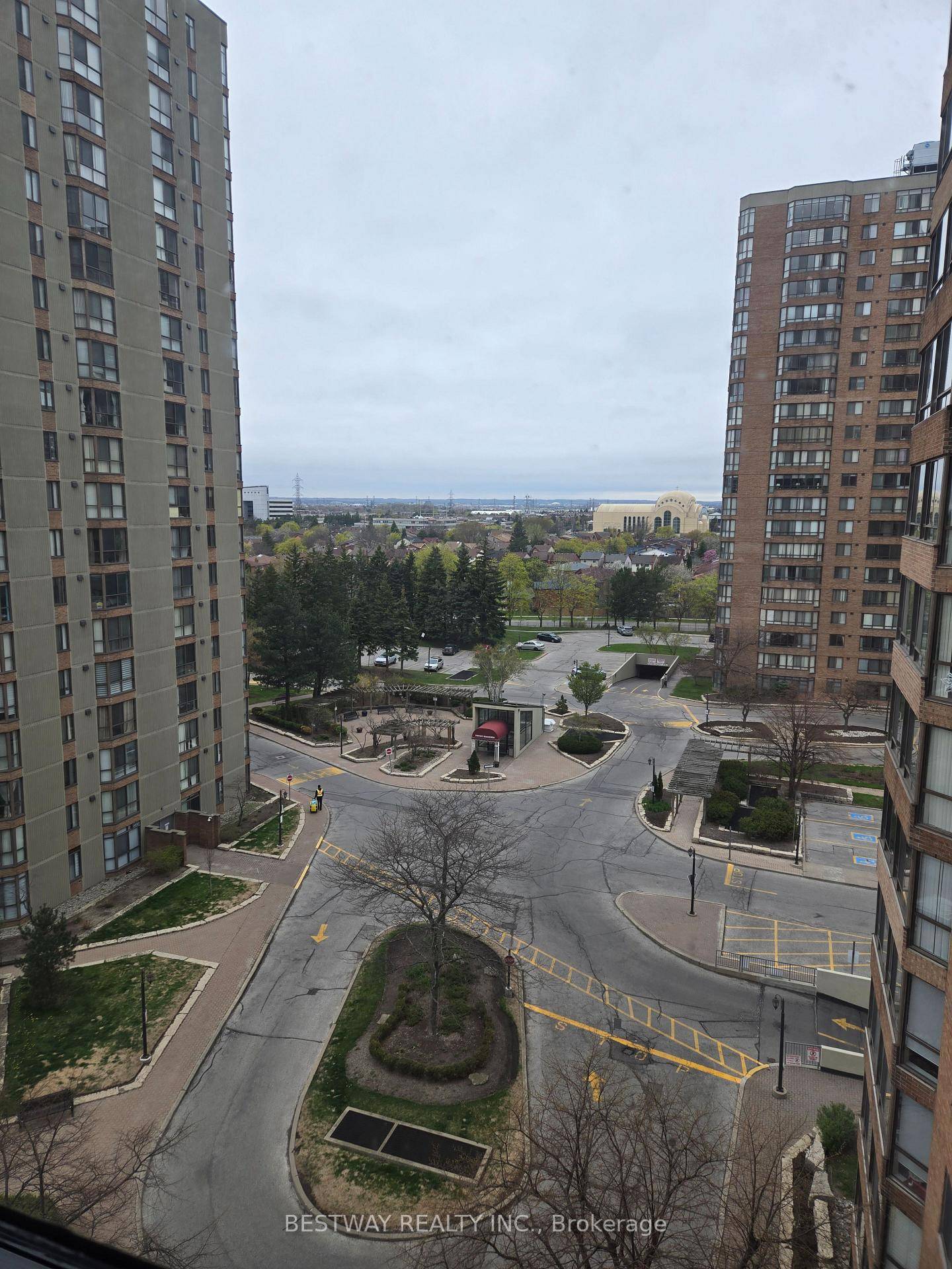 Prime Location, Unbeatable Amenities.