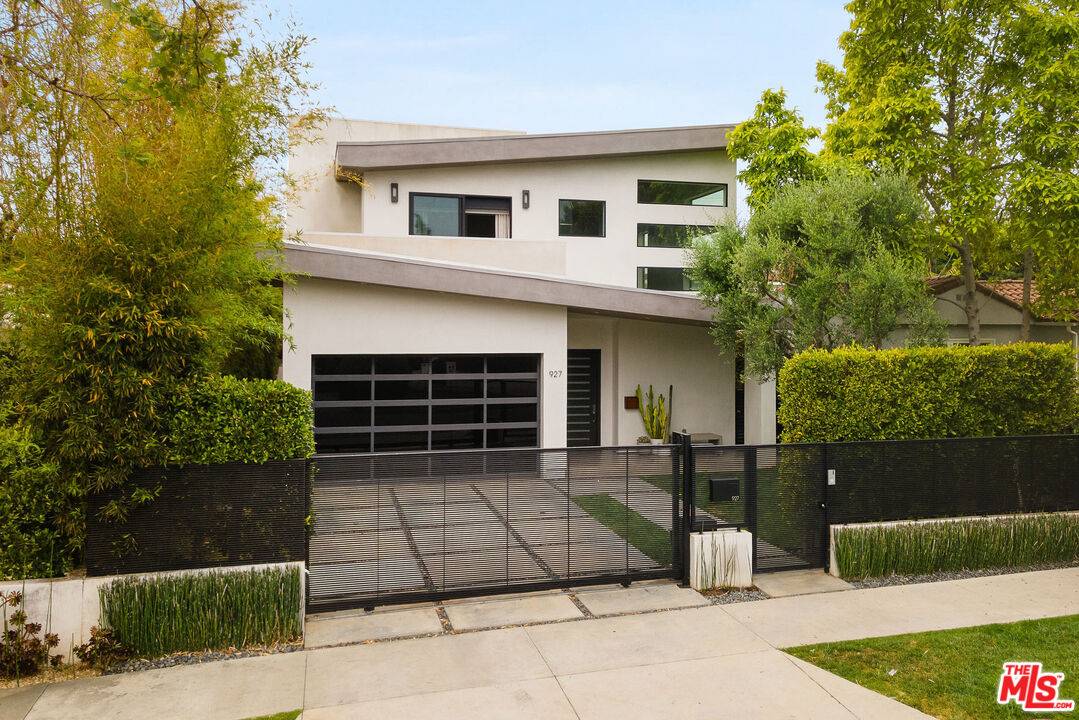 927  N Laurel Ave 5BR Hollywood Hills East La