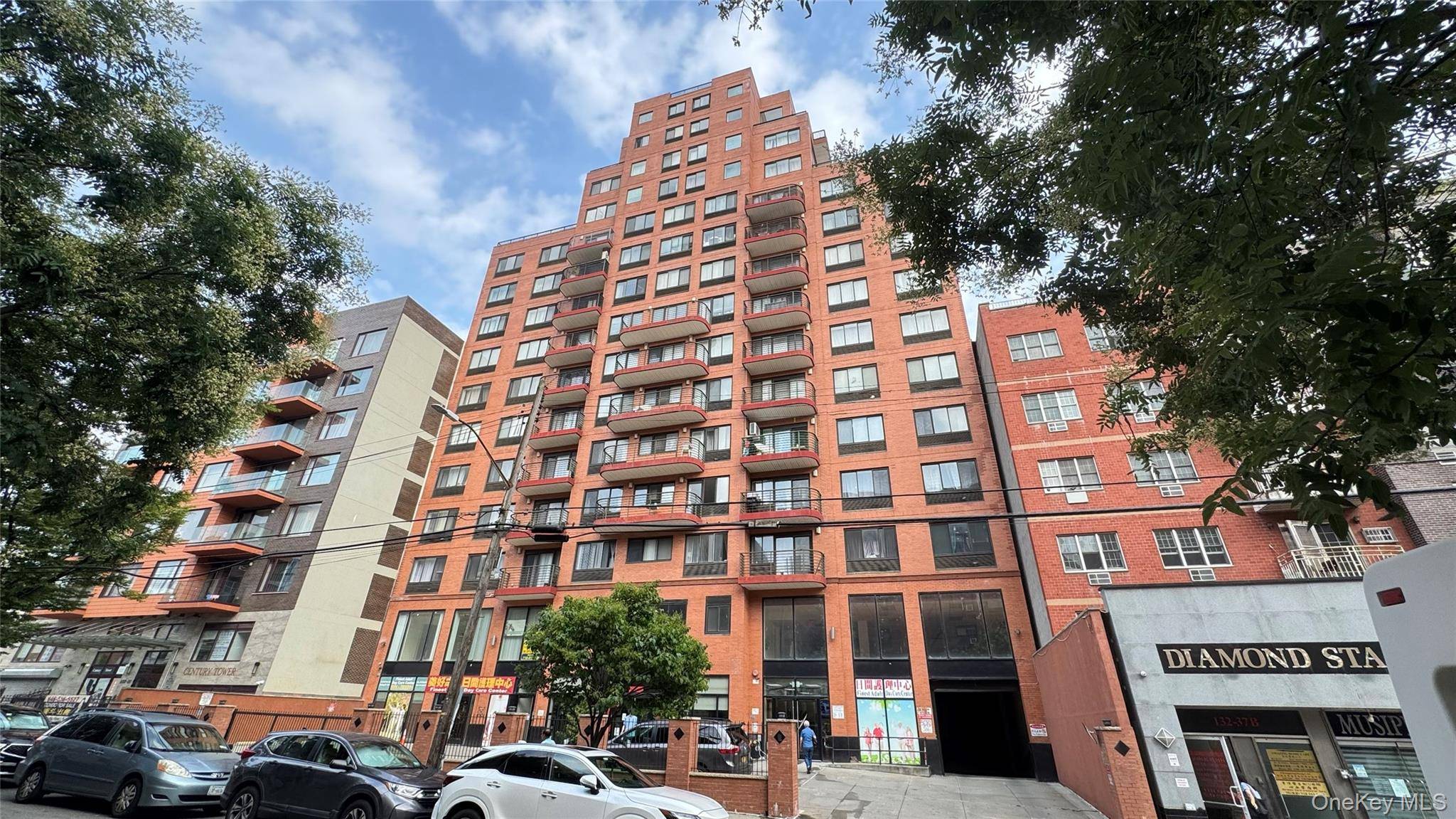Located in the heart of downtown Flushing, this unique resale condo offers urban luxury and unbeatable convenience just steps from the 7 train, LIRR, Skyview Mall, Tangram Mall, shops, and ...