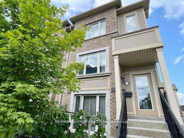 Welcome to this stunning executive townhouse located in the highly sought after Churchill Meadows community !