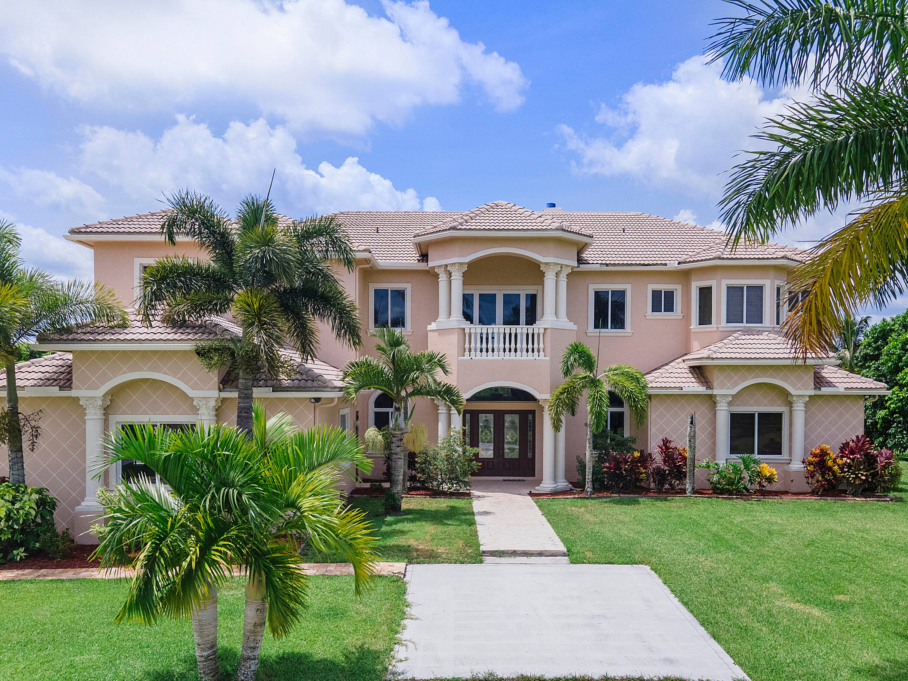 A once in a lifetime opportunity to own a spectacular estate in the prestigious, gated Deer Run equestrian community, just 15 minutes from Wellington's world class equestrian venues and polo ...