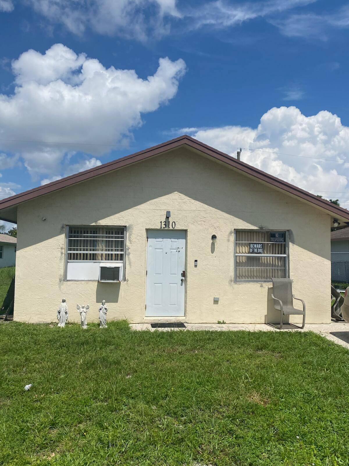 This charming 2 bedroom, 1 bathroom house located in Riviera Beach offers an excellent opportunity for those seeking a smart investment property or a welcoming first home.