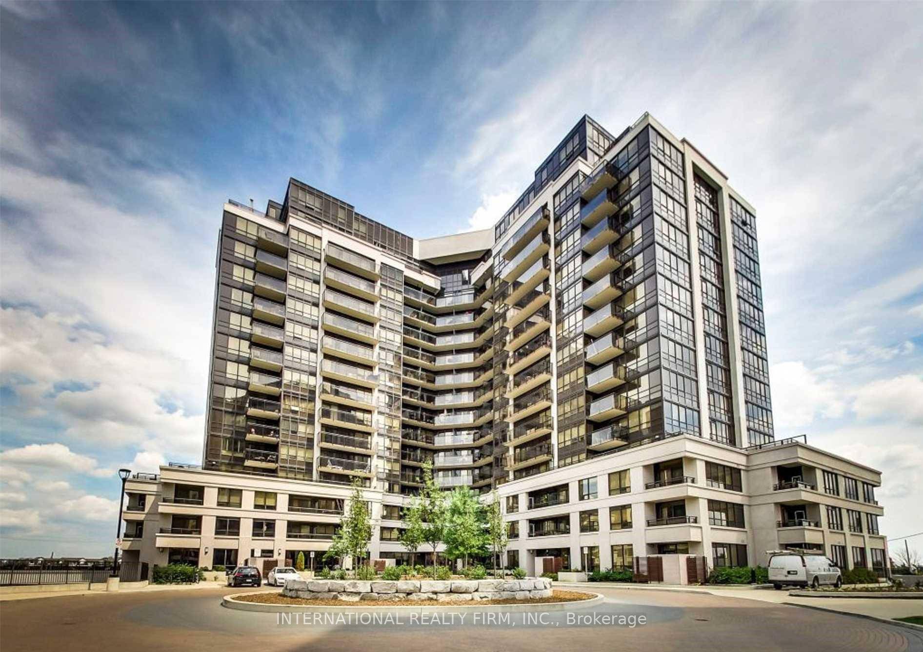 Steps away from subway and Go Station !