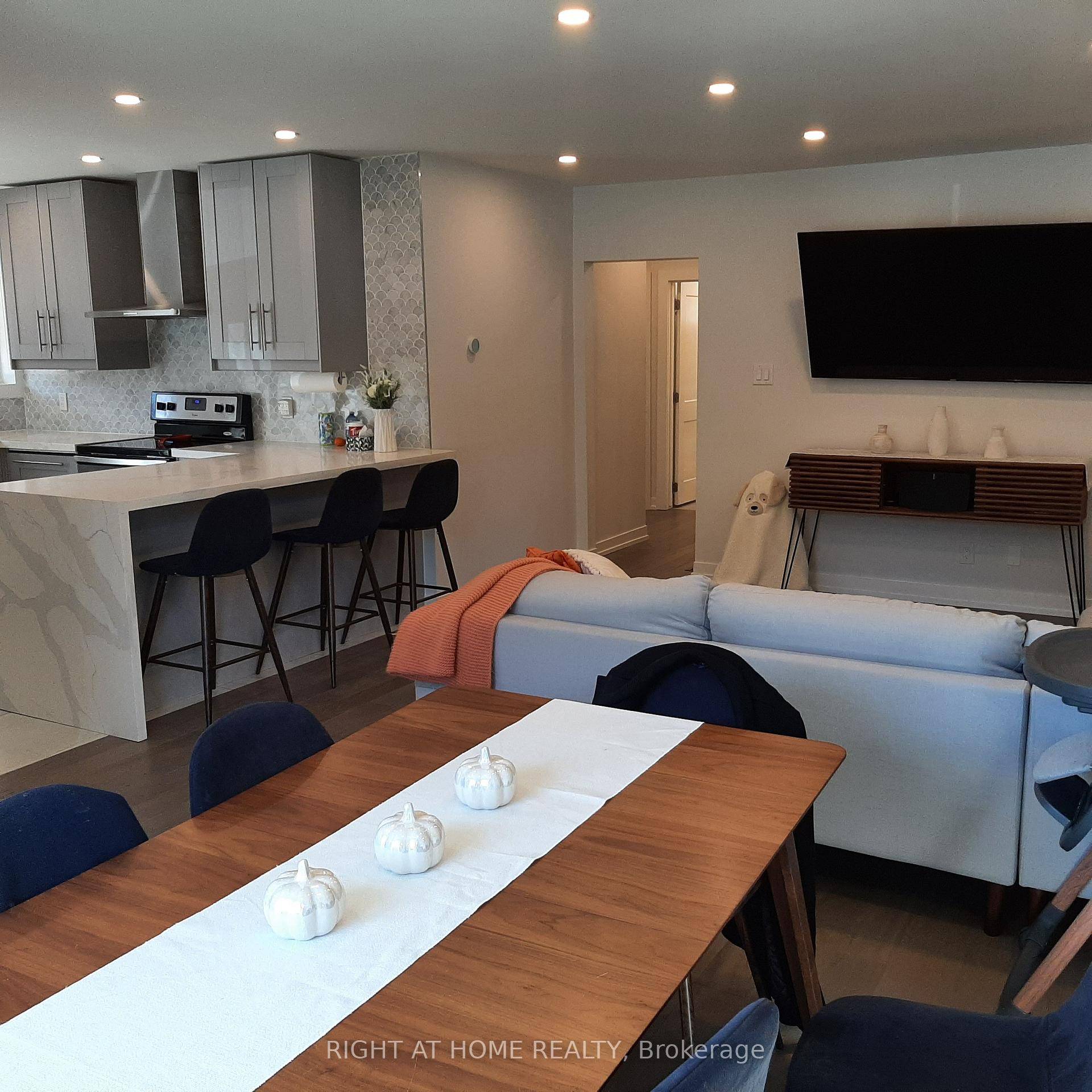 Welcome to 32 Davis Road located in the highly sought after Aurora Highlands neighborhood.