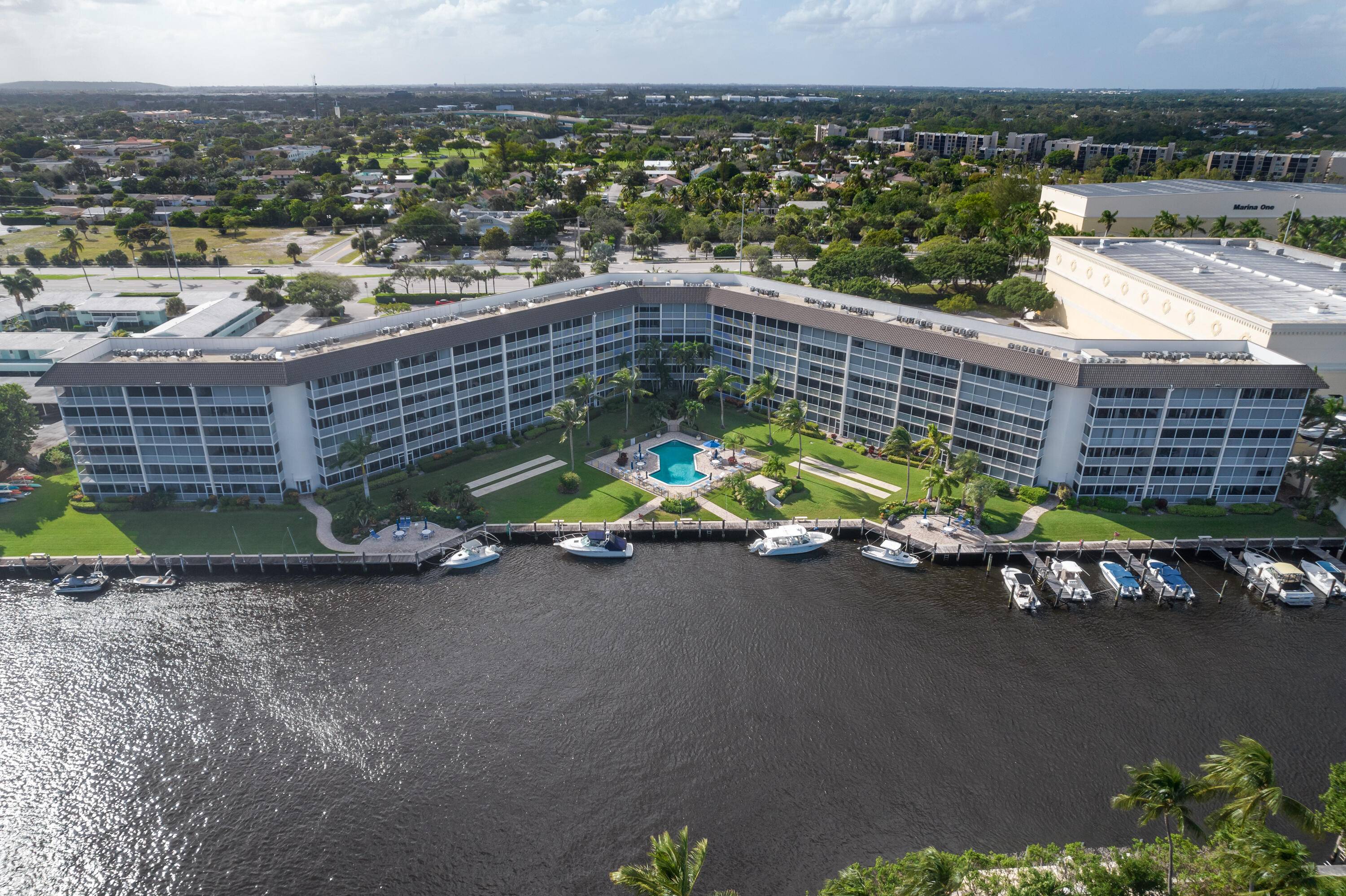 WATERVIEWS GALORE ! ! ! LARGE DELUXE MODEL, 40' BALCONY, WATER VIEWS FROM EVERY ROOM, UPDATED KITCHEN W STAINLES APPLIANCES, UPDATED BATHROOMS, COVERED PARKING, WATCH THE BOATS GO BY FROM ...