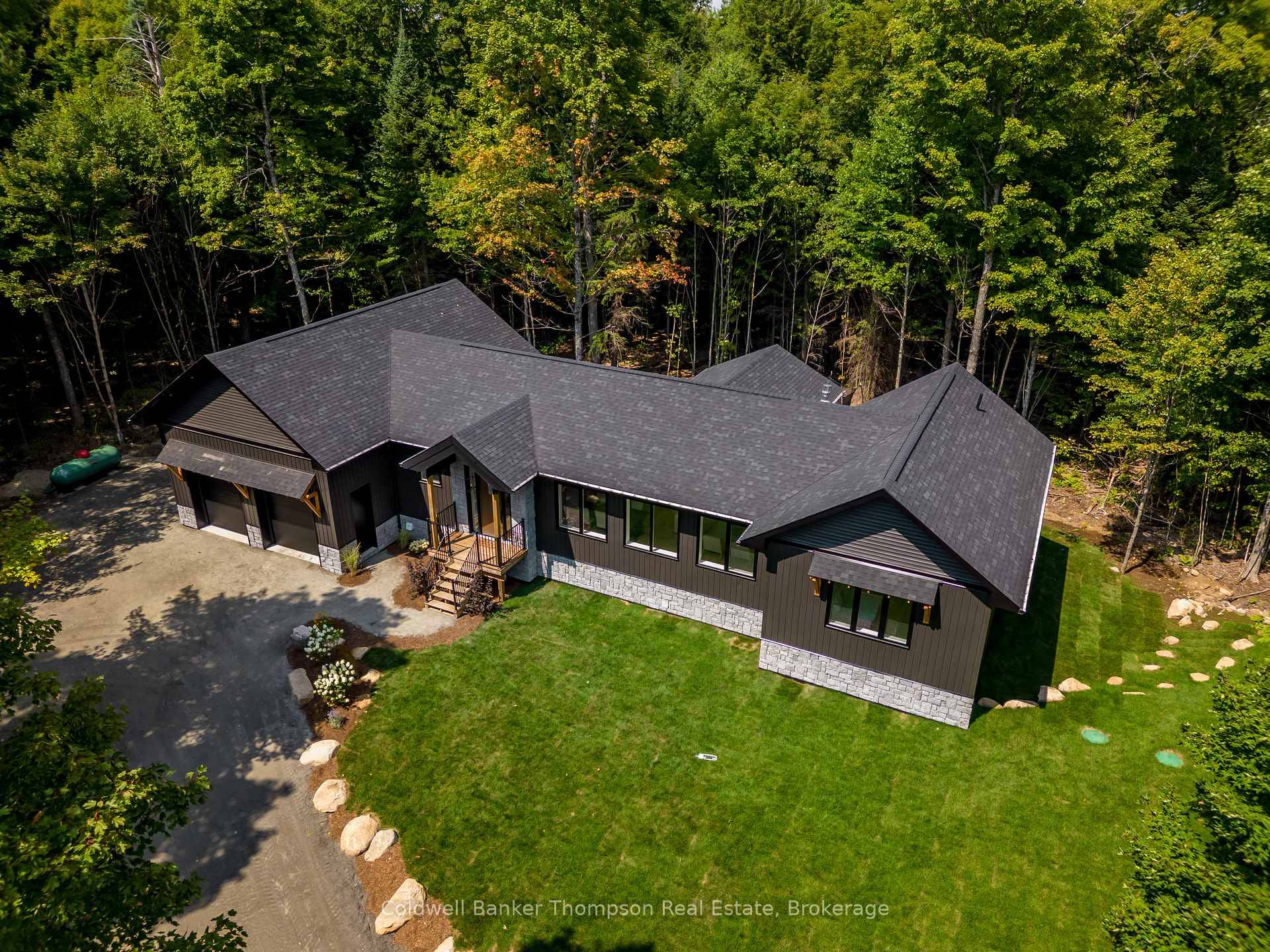 Spectacular family home located just minutes from Limberlost Forest amp ; Wildlife Reserve, walking distance to public access on Dotty Lake amp ; only a 5 minute drive to Bella ...