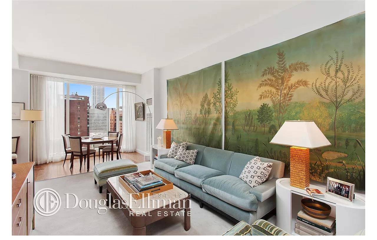 This fabulous four room apartment has one king size bedroom, two full bathrooms and a dining L, easily converted to a second bedroom, The space boasts a LG Washer Dryer, ...