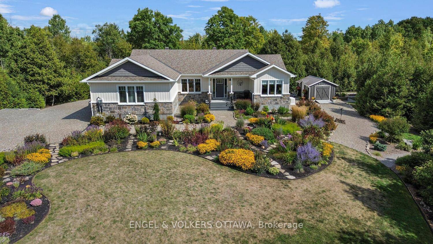 Absolutely exceptional quality and design is now available in the exclusive enclave of Merrickville Estates !