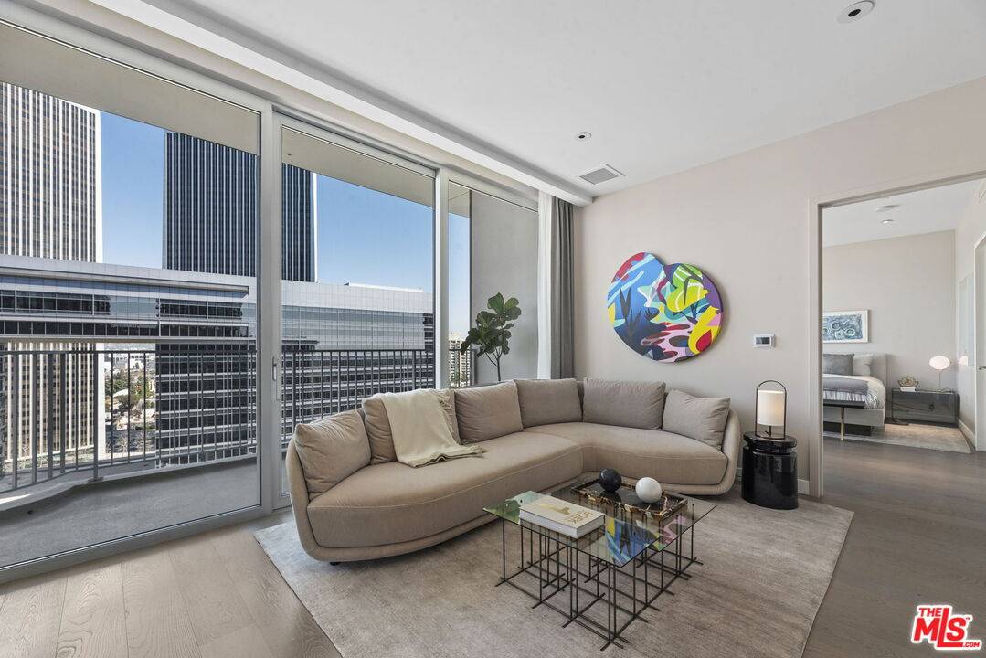 2025 Avenue Of The Stars 3BR Beverlywood La