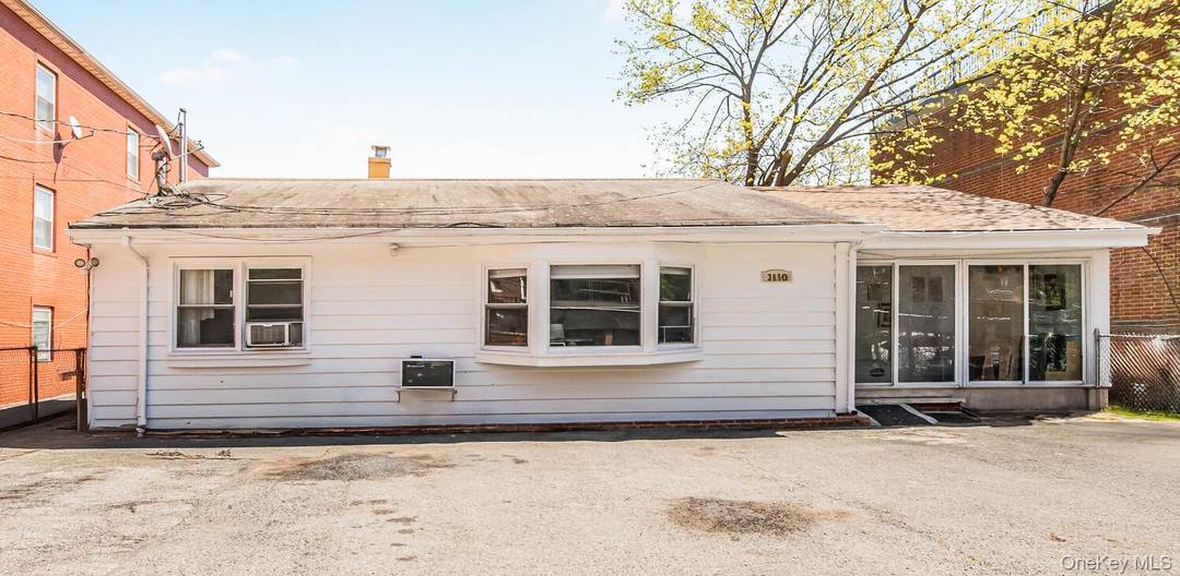 EXCEPTIONAL INVESTMENT OPPORTUNITY in Prime Riverdale !