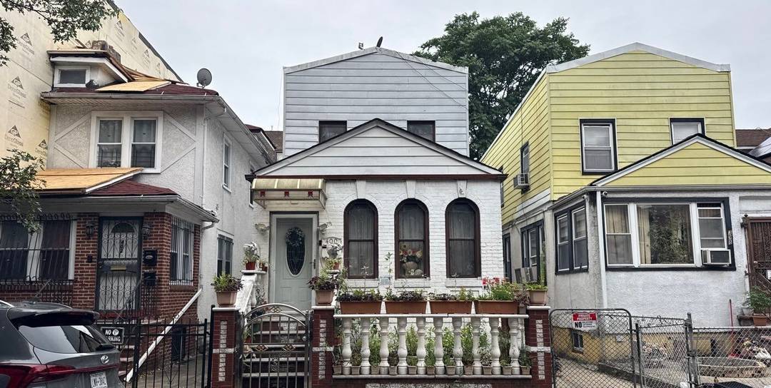 Colonial Style Home. This Home Features 3 Bedrooms, Full Bath, Formal Dining Room, Eat In Kitchen amp ; 2 Car Garage.