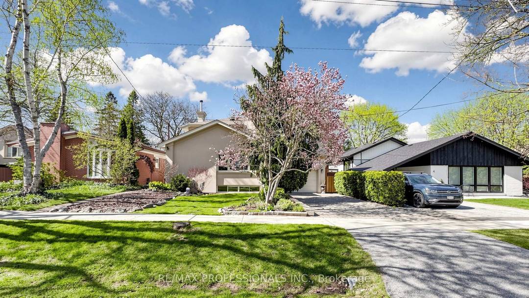 6 Hedges Blvd. is nestled on a quiet street in Princess Rosethorn, Central Etobicoke.