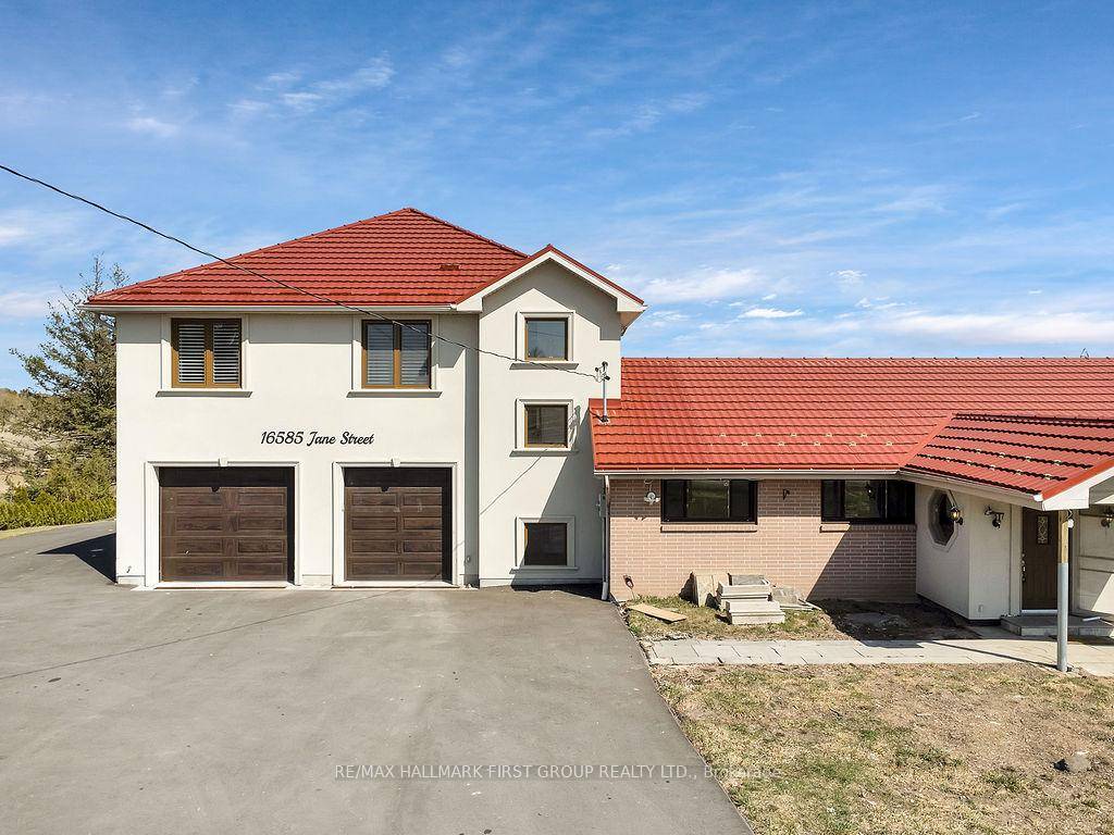Spacious 4 2 bedroom and 3 washroom home with a breathtaking clear view from huge balcony, backyard as well as lot which are large and great for entertaining.