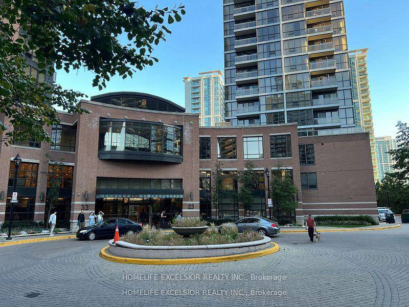 Luxurious Spring At Minto Gardens Great View, Totally renovated, Facing Water Garden, Very Convenient Location, Minutes Drive To Hwy 401, Steps To Yonge Sheppard Subway Station, Restaurants, Shopping Centre amp ...