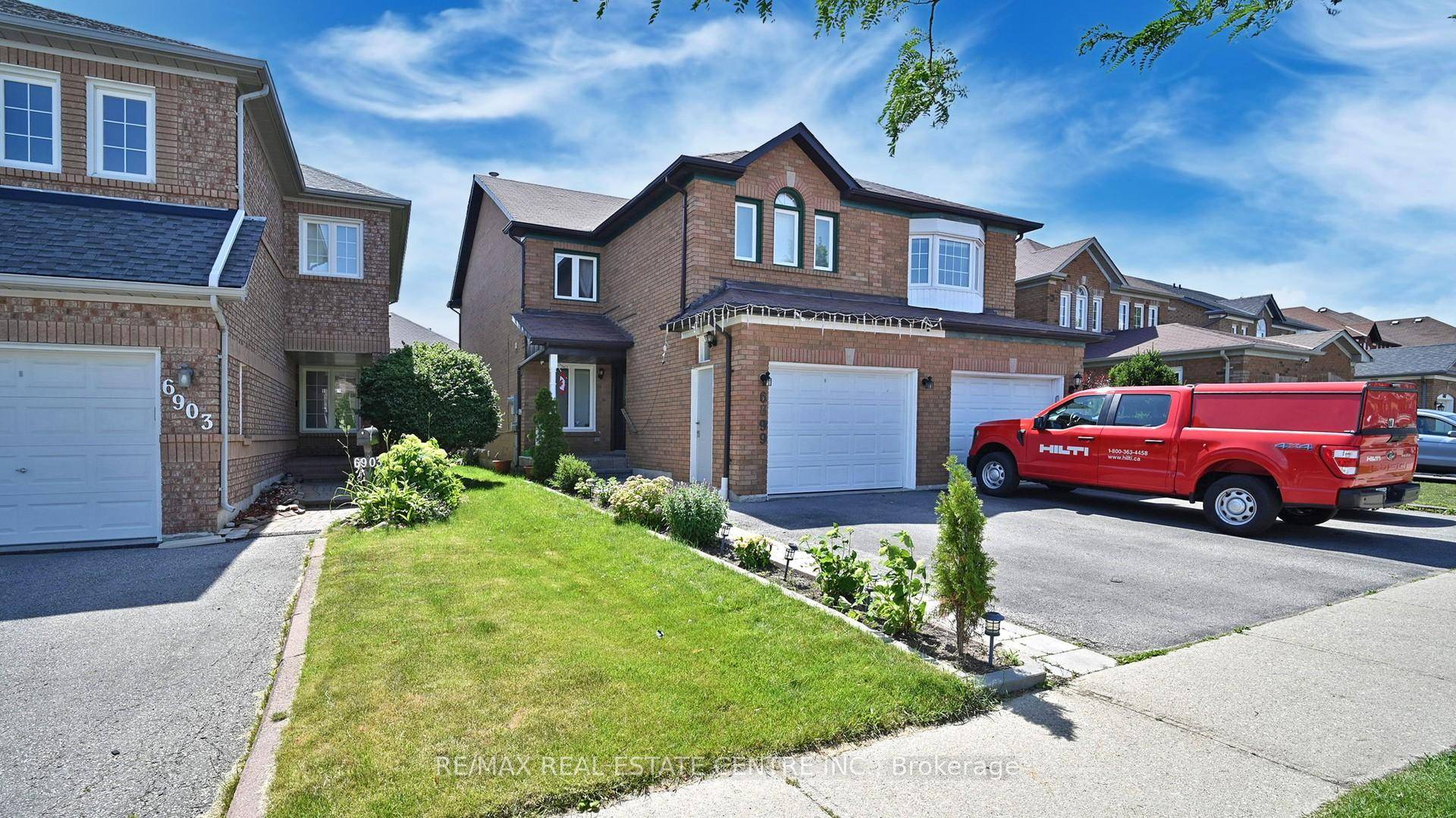 Beautiful Large Home In Lisgar.