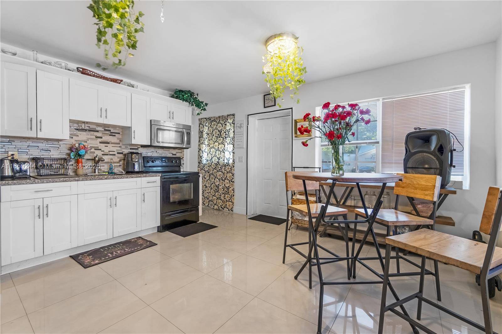 Investor s Dream Turnkey DETACHED Duplex on a Huge Lot in Hollywood, FL !