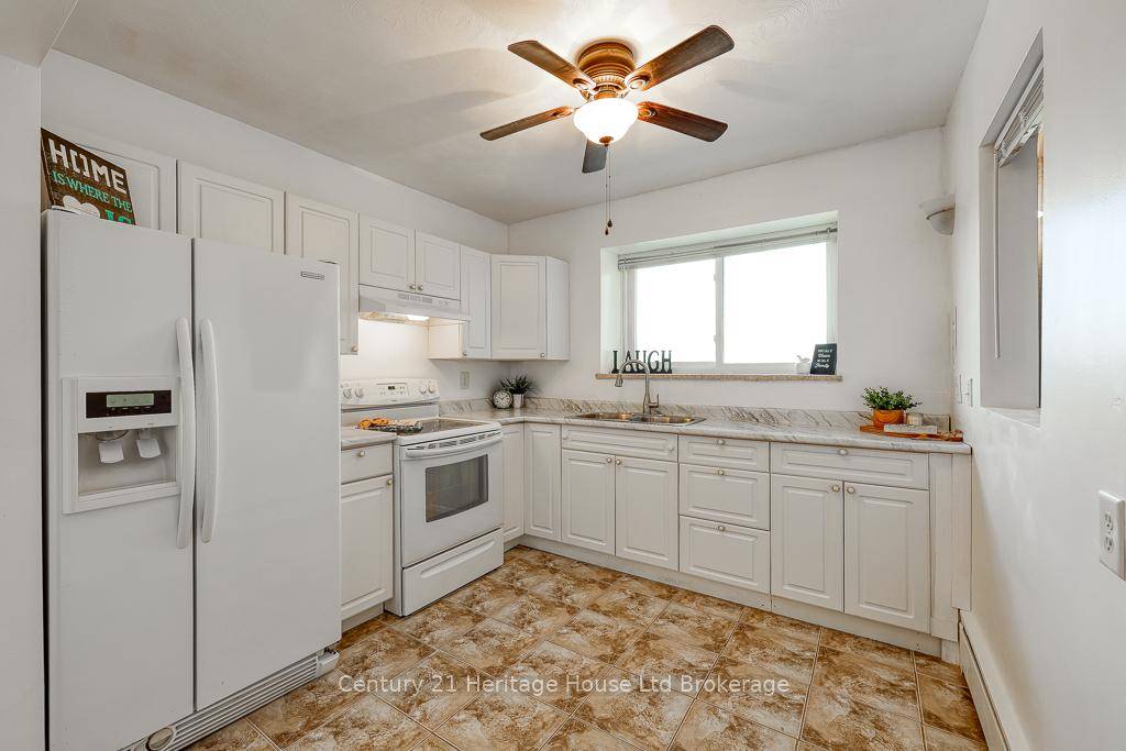 This lovely bright condo, located just minutes from the Grand River, hospital, shopping and transit, is perfect for downsizers, savvy investors or retiree's.