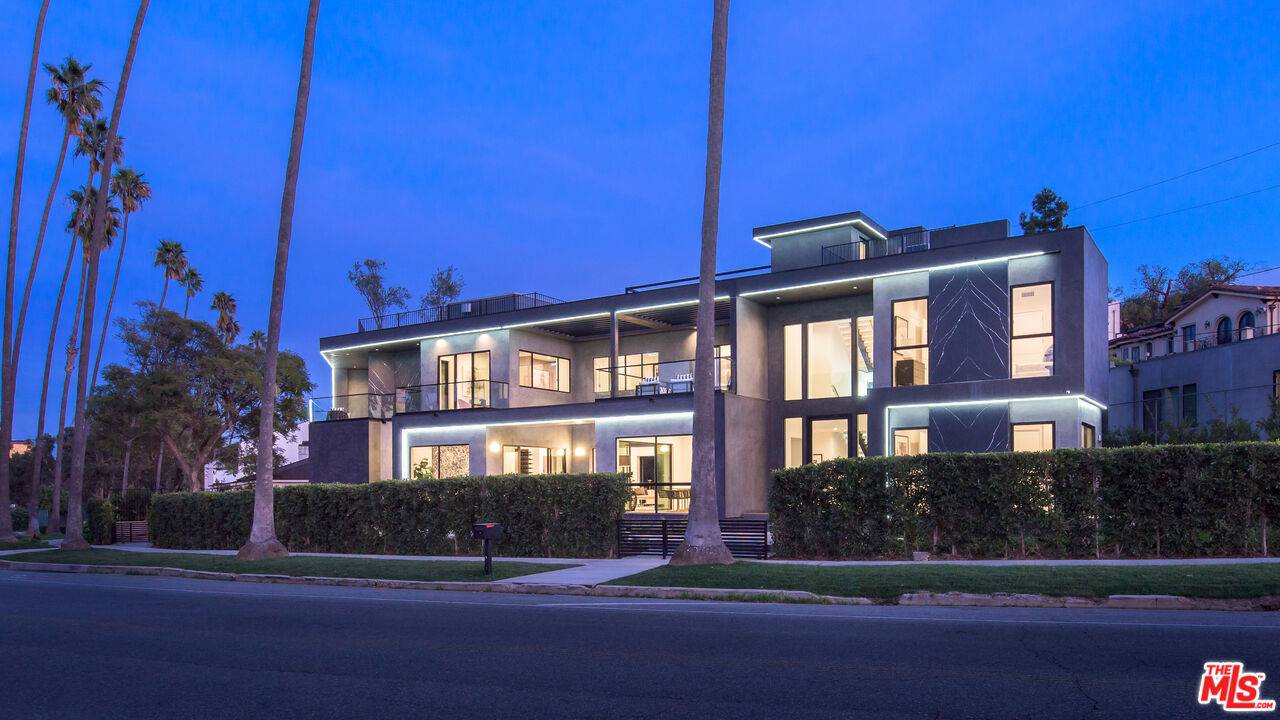 12720   Montana Ave 5BR Brentwood La