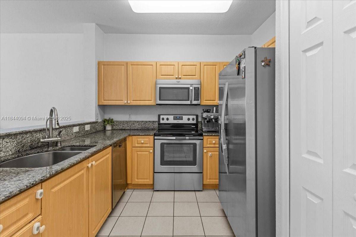 3BR 2. 5BA Townhome in Prime Doral Location.