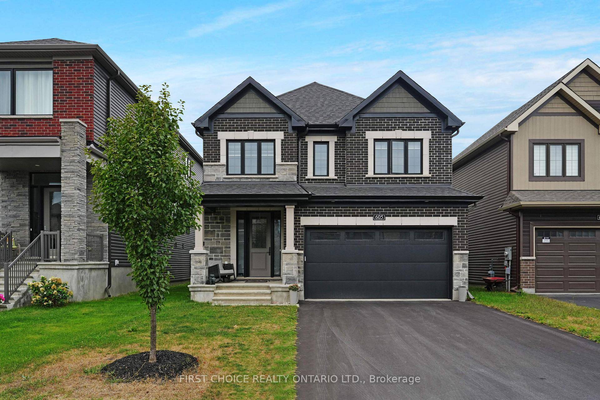 Welcome to 605 Ribbon Street ; an impeccably upgraded Sugarplum model by Minto in the desirable Mahogany community of Manotick.