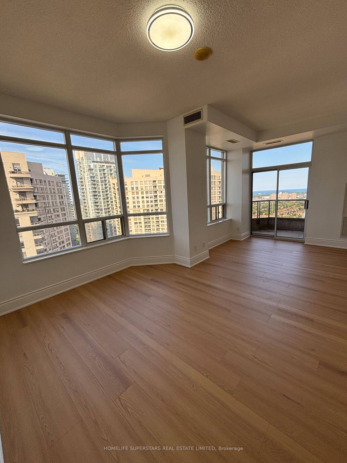 Beautiful, Bright amp ; Spacious Corner Unit with Stunning City amp ; Lake Views !