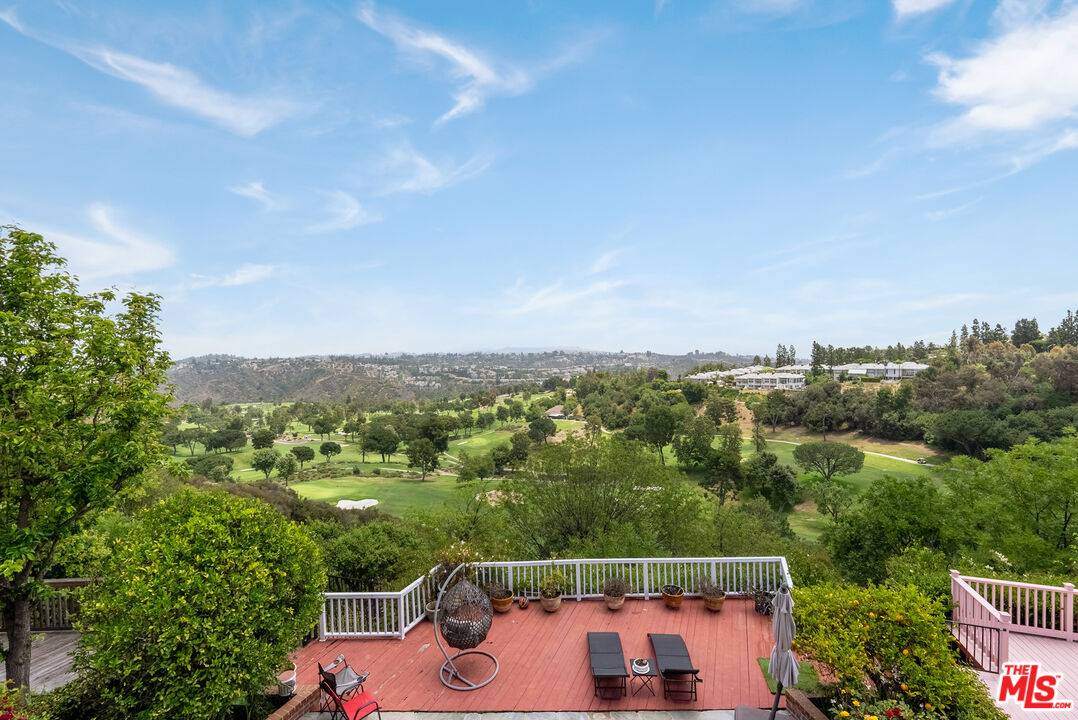 2282 Canyonback Rd 4BR Brentwood La