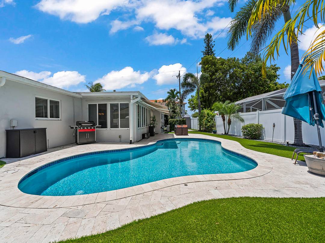 Welcome to your dream home in The Cove, full 3 2 on resort style Deerfield Beach's most desirable and family friendly neighborhood.
