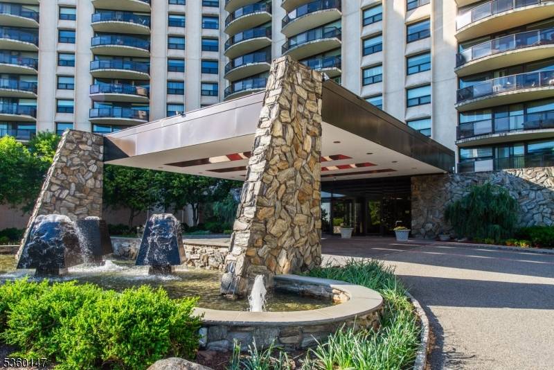 Welcome to this beautifully updated 1 bedroom, 1 bath condo in the prestigious Claridge II building, offering breathtaking sunsets, mountain views and a fresh, modern vibe just minutes from the ...